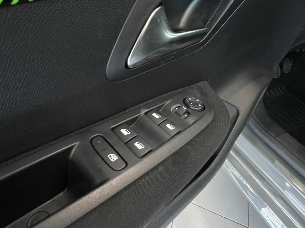 peugeot-208-2024-gasolina-1199cc