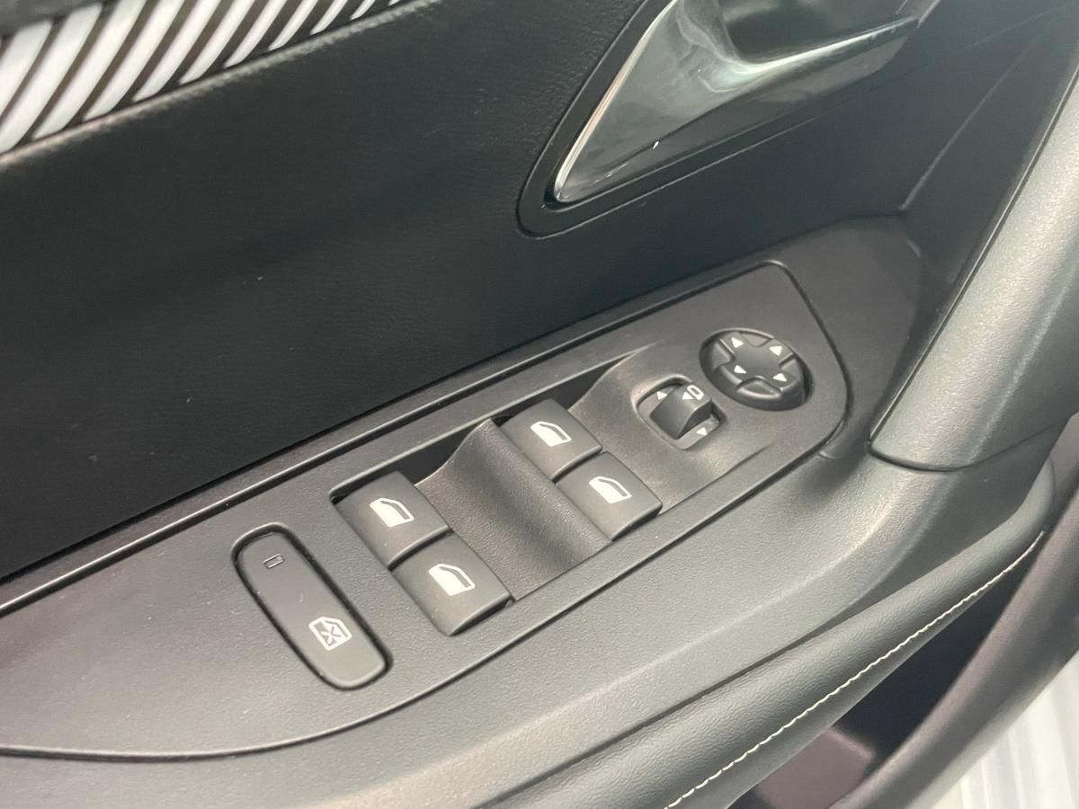 peugeot-2008-2024-gasolina-1199cc