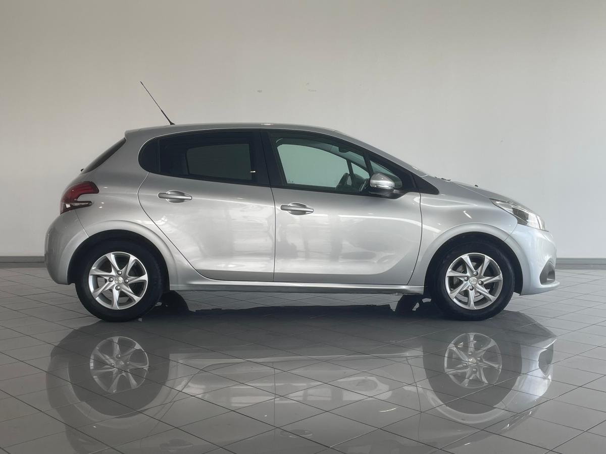 peugeot-208-2016-gasolina-1199cc