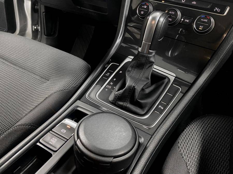 volkswagen-golf-variant-2017-diesel-1598cc