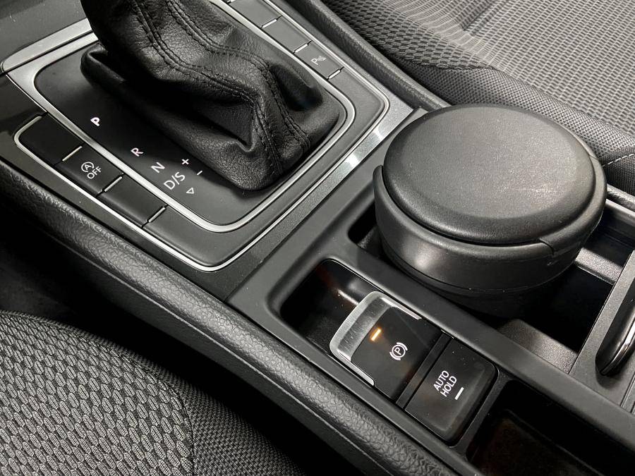 volkswagen-golf-variant-2017-diesel-1598cc