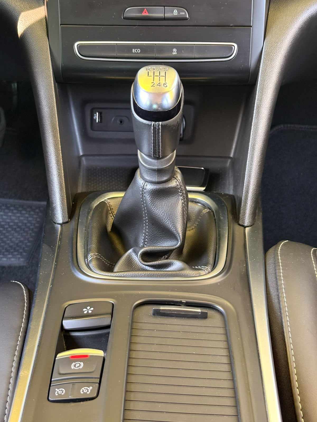 renault-megane-sport-tourer-1-5-dci-2018-diesel-1461cc