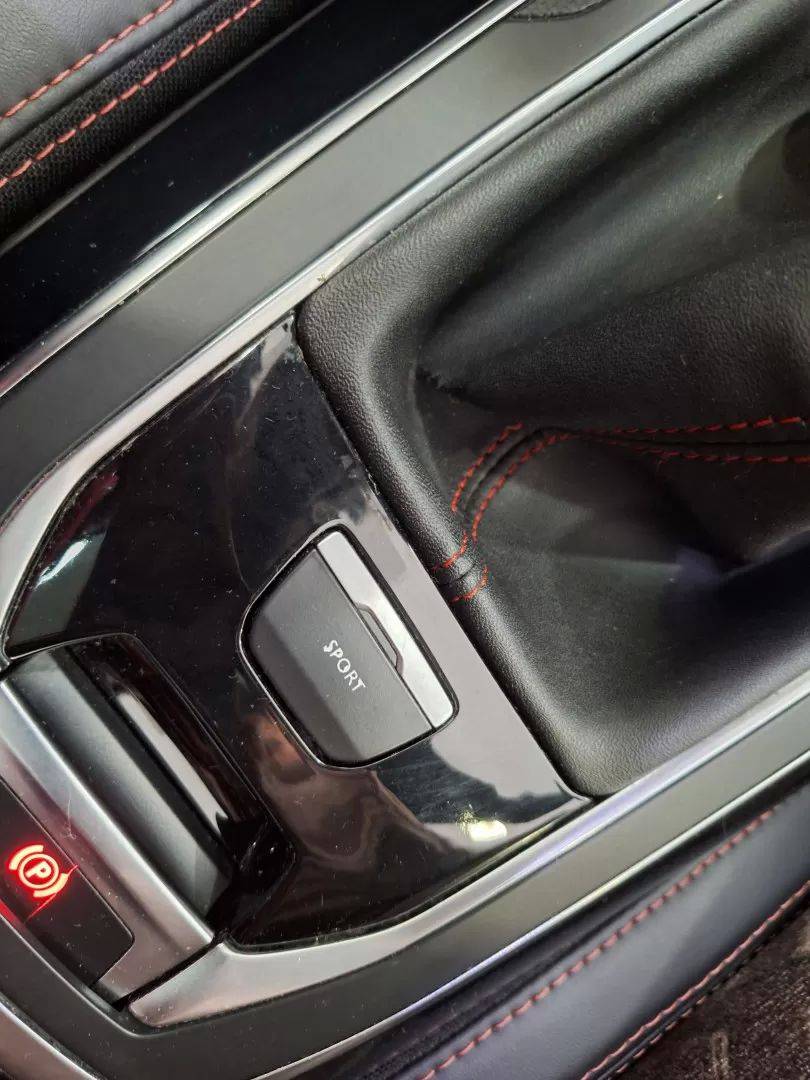 peugeot-308-2015-gasolina-1199cc