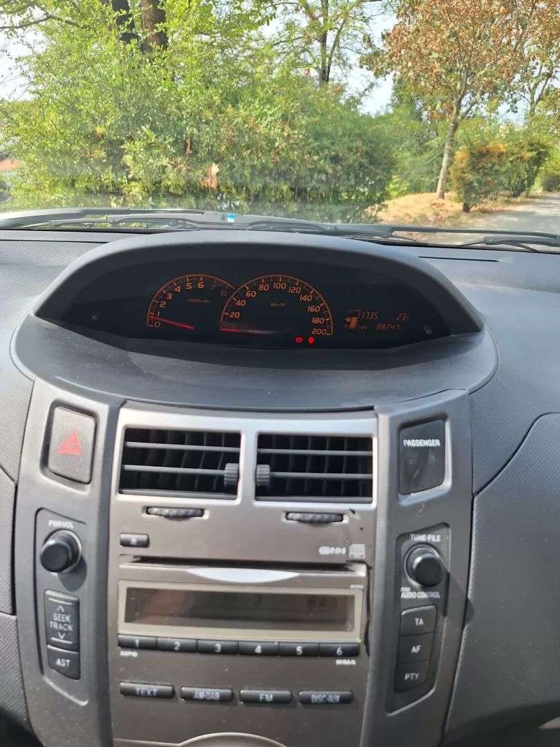 toyota-yaris-2011-gasolina-998cc