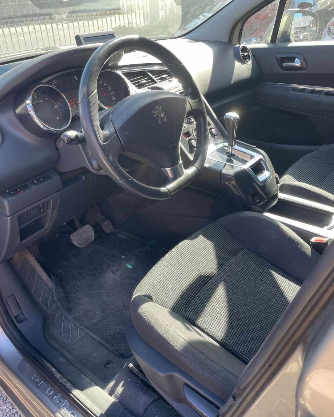 peugeot-5008-1-6-hdi-fap-2012-diesel-1560cc