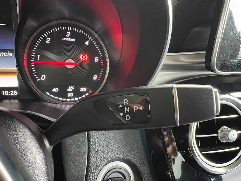 mercedes-benz-glc-220-d-2-1-4matic-2018-diesel-2143cc