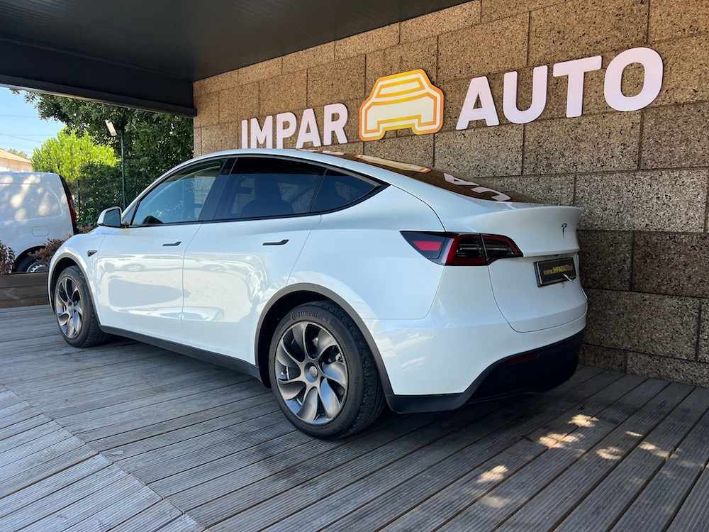 tesla-model-y-standard-range-rwd-2023-eletrico