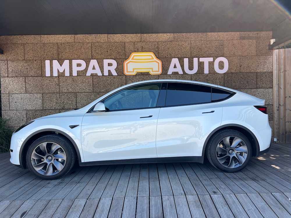 tesla-model-y-standard-range-rwd-2023-eletrico