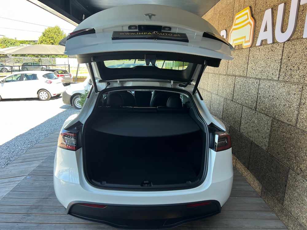 tesla-model-y-standard-range-rwd-2023-eletrico