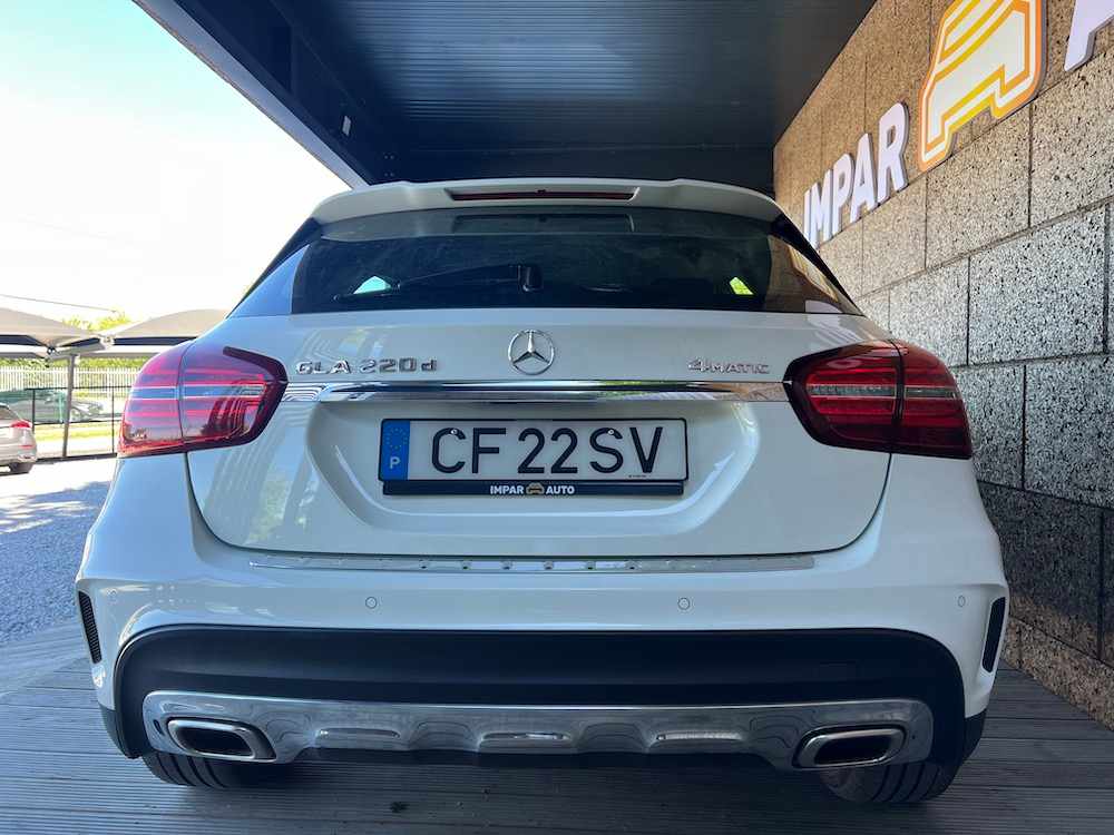 mercedes-benz-gla-220-d-4matic-2017-diesel-2143cc