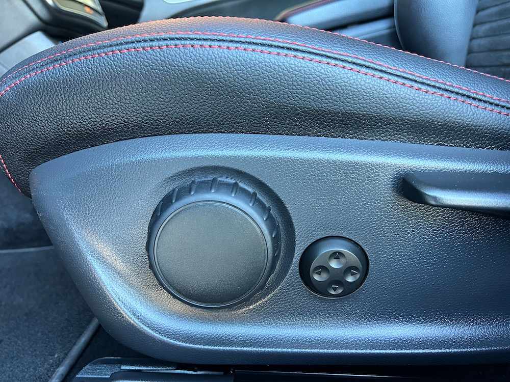 mercedes-benz-gla-220-d-4matic-2017-diesel-2143cc