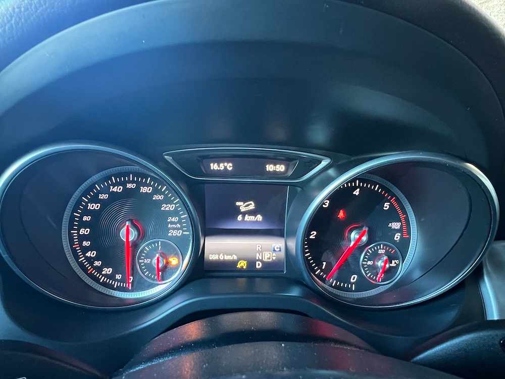 mercedes-benz-gla-220-d-4matic-2017-diesel-2143cc
