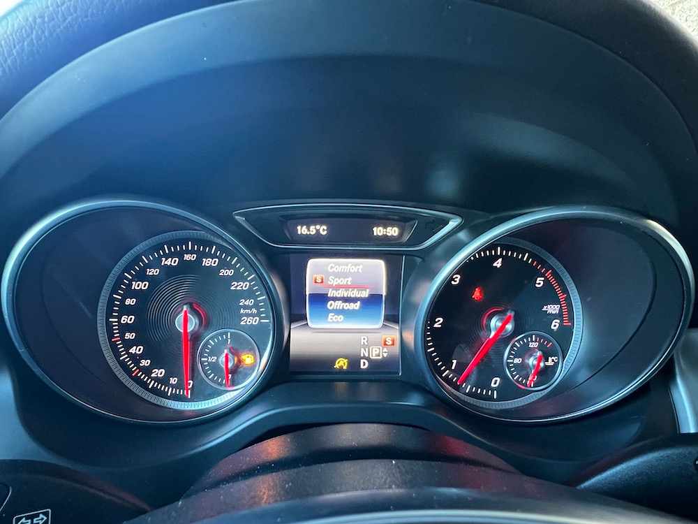 mercedes-benz-gla-220-d-4matic-2017-diesel-2143cc