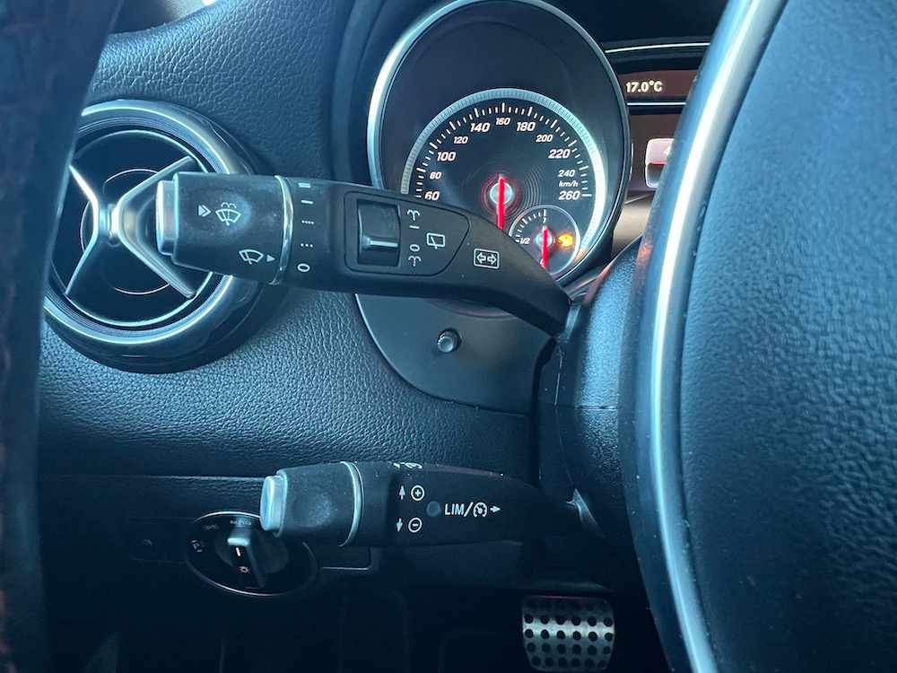 mercedes-benz-gla-220-d-4matic-2017-diesel-2143cc