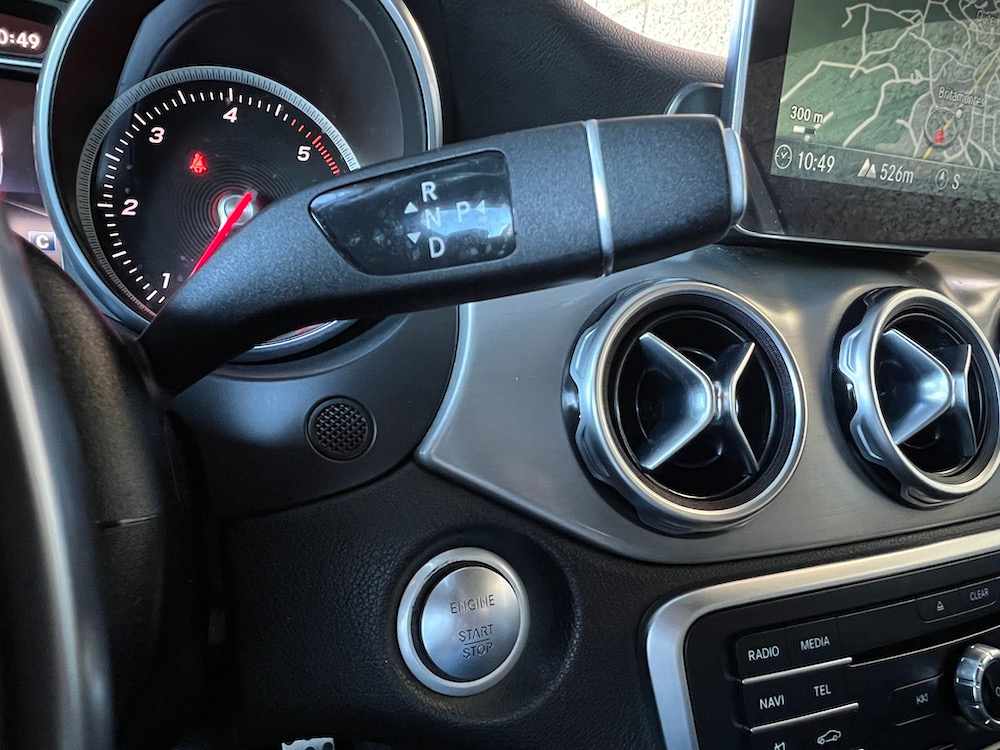 mercedes-benz-gla-220-d-4matic-2017-diesel-2143cc