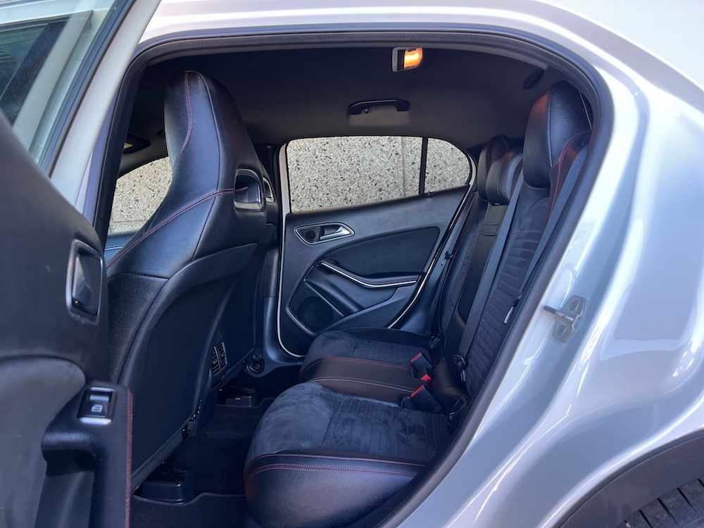 mercedes-benz-gla-220-d-4matic-2017-diesel-2143cc