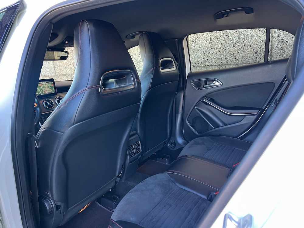 mercedes-benz-gla-220-d-4matic-2017-diesel-2143cc