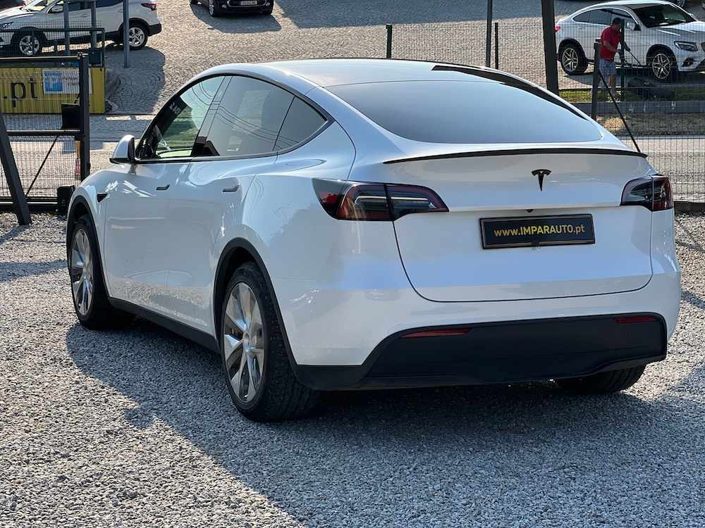 tesla-model-y-standard-range-rwd-2023-eletrico