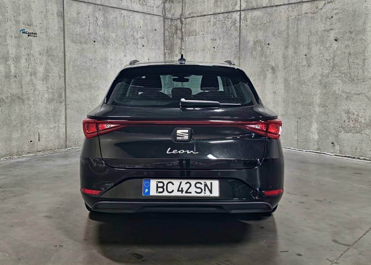 seat-leon-st-2023-gasolina-999cc