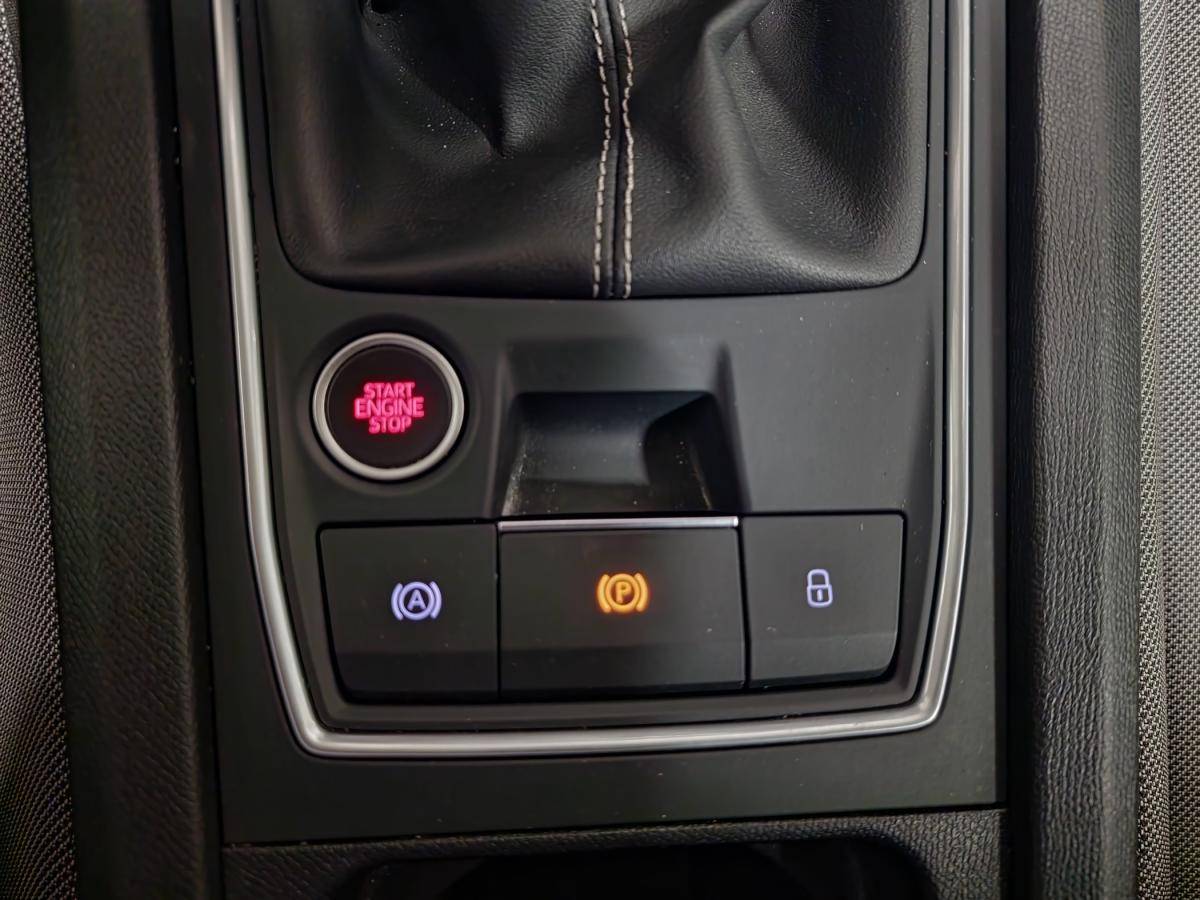 seat-leon-st-2023-gasolina-999cc