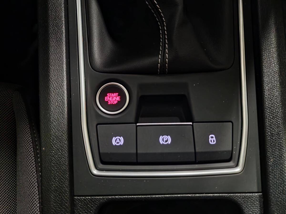 seat-leon-2023-diesel-1968cc