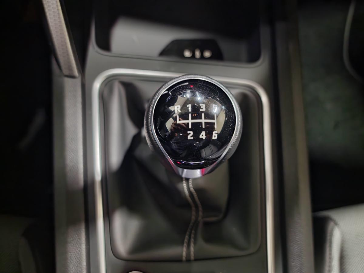 seat-leon-2023-diesel-1968cc