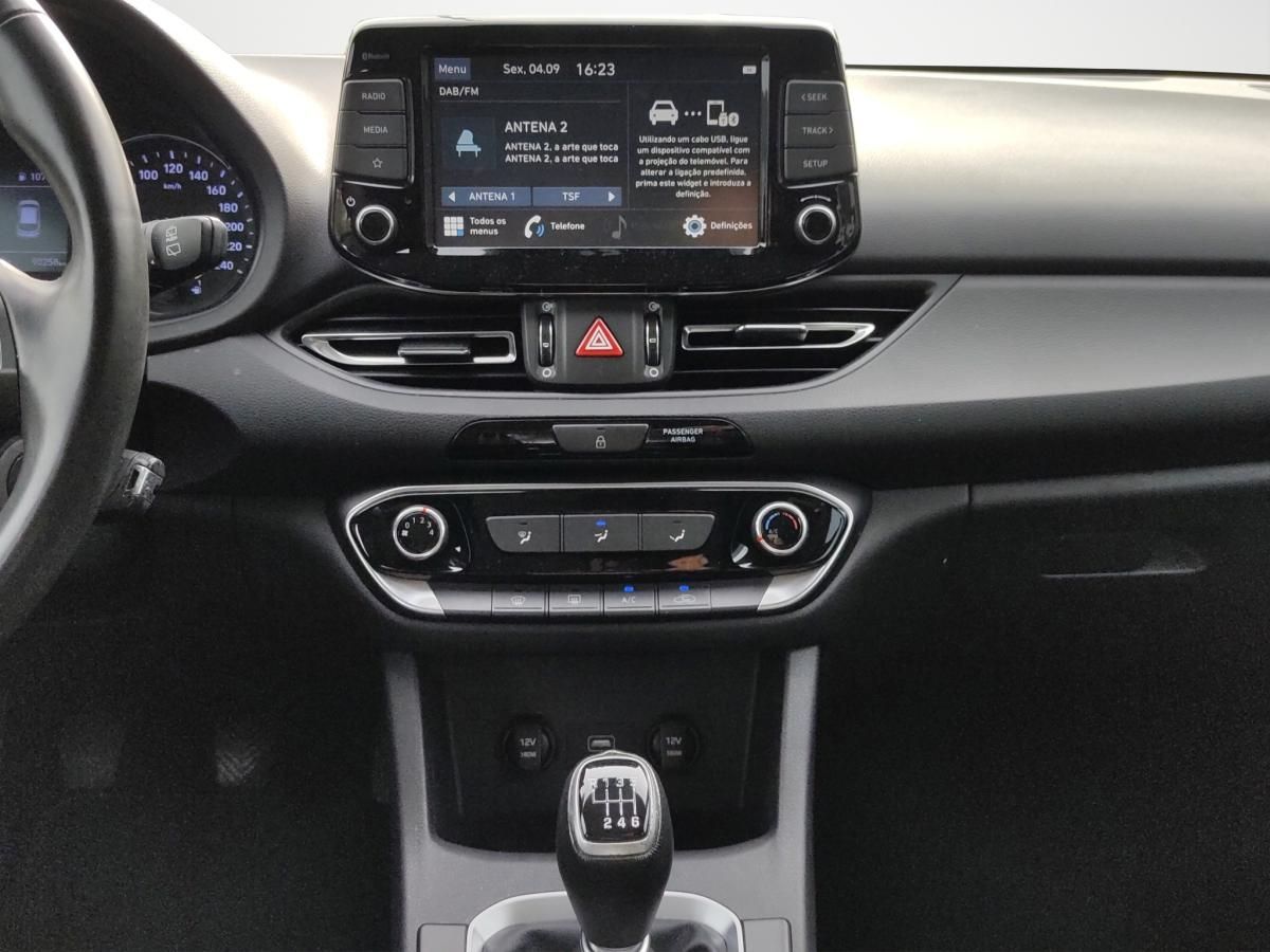 hyundai-i30-sw-2021-diesel-1598cc