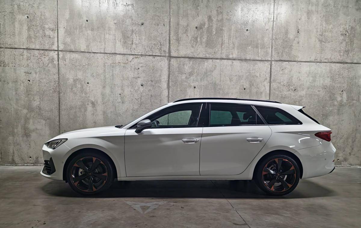 cupra-leon-sportstourer-2024-diesel-1968cc