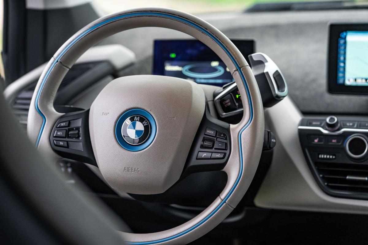 bmw-i3-2014-eletrico-500cc