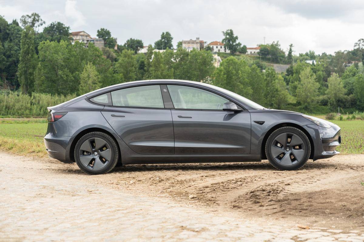 tesla-model-3-2022-eletrico-500cc