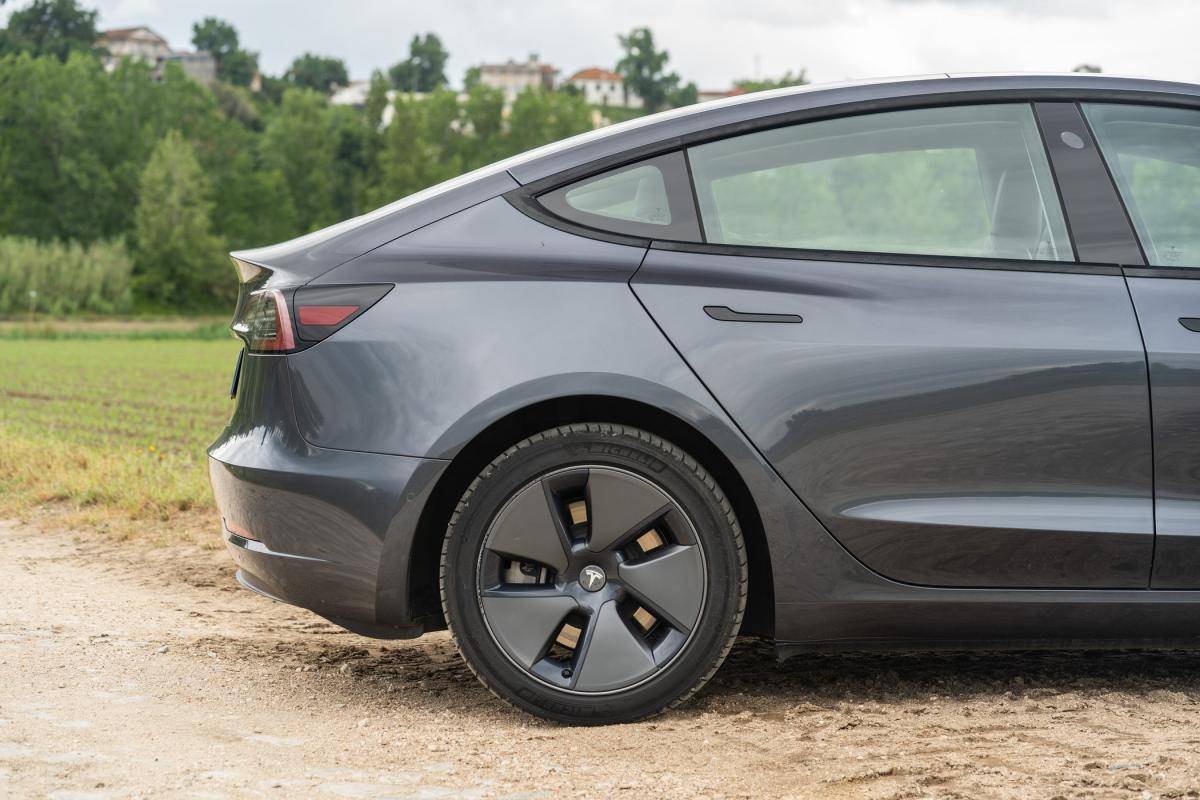 tesla-model-3-2022-eletrico-500cc