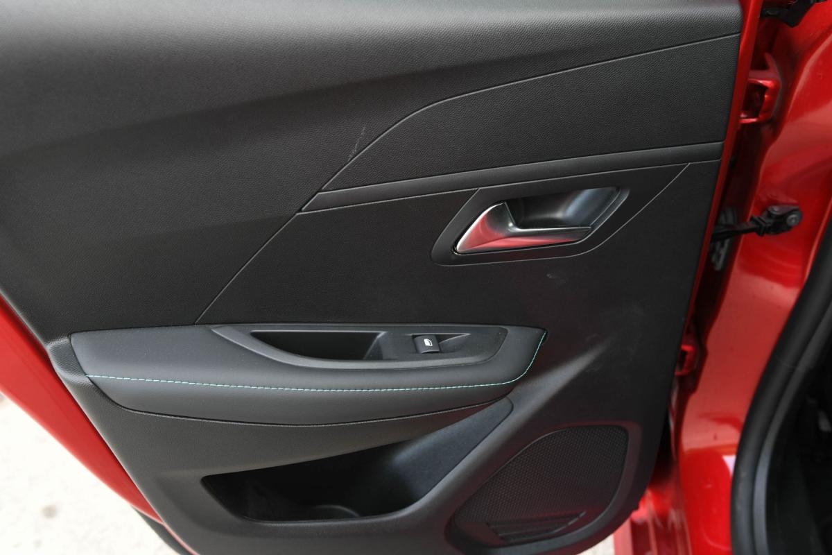 peugeot-208-2022-gasolina-1199cc