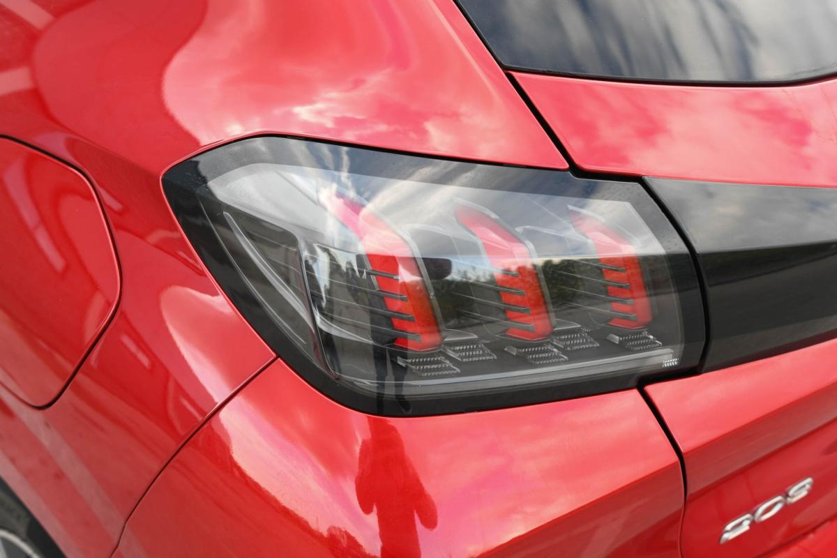 peugeot-208-2022-gasolina-1199cc