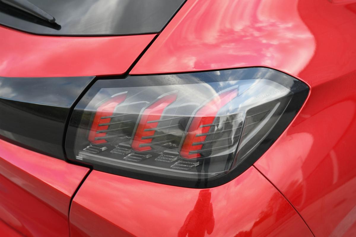 peugeot-208-2022-gasolina-1199cc