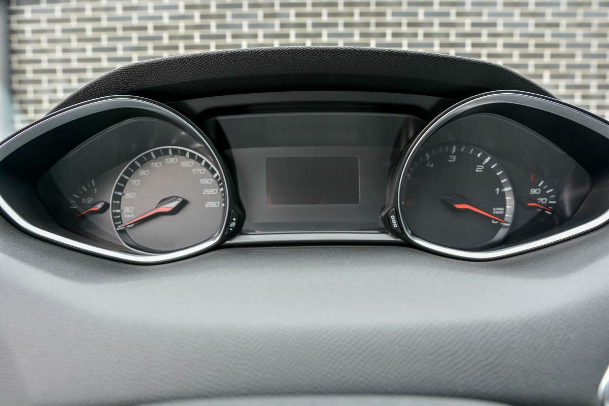 peugeot-308-2015-diesel-1560cc