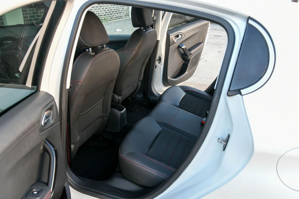 peugeot-208-2016-gasolina-1199cc