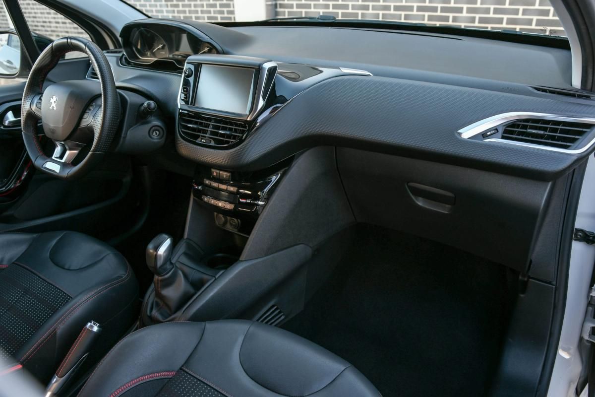 peugeot-208-2016-gasolina-1199cc