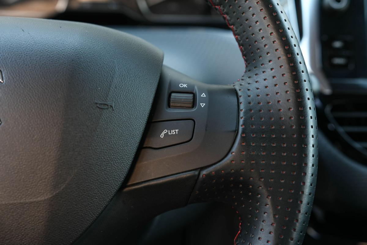 peugeot-208-2016-gasolina-1199cc