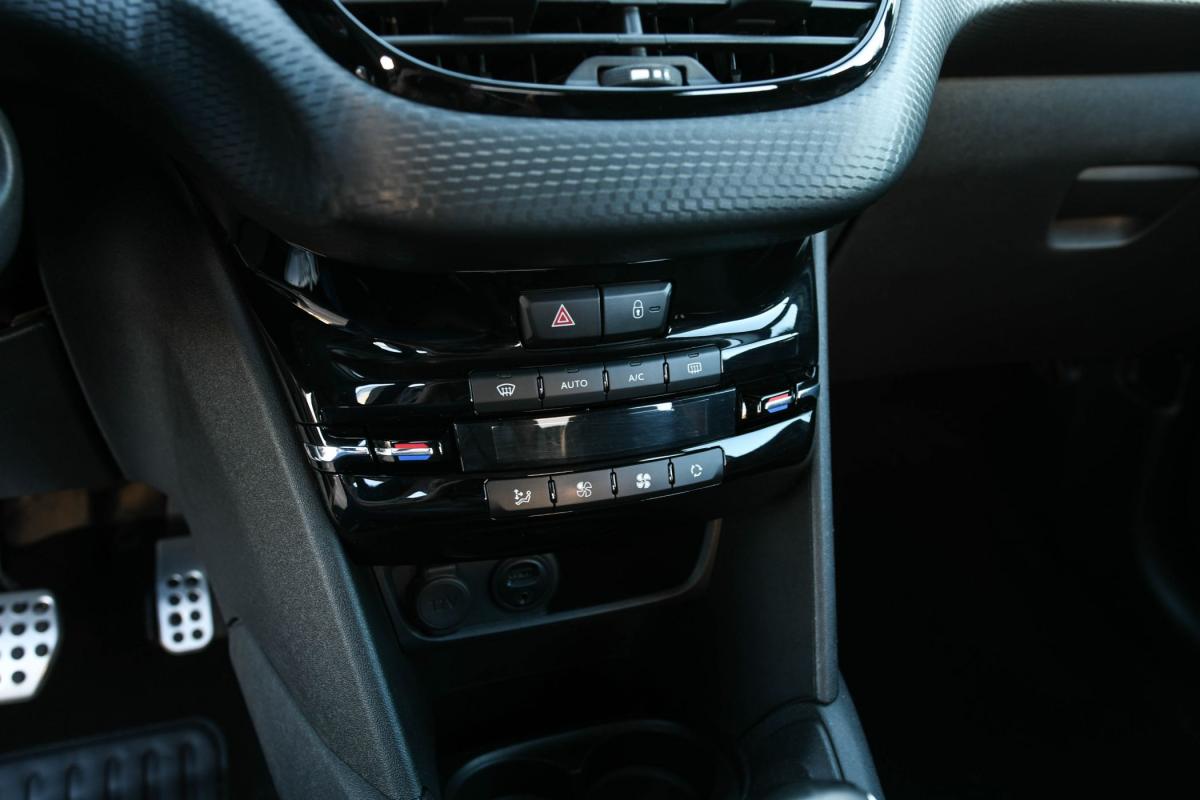 peugeot-208-2016-gasolina-1199cc