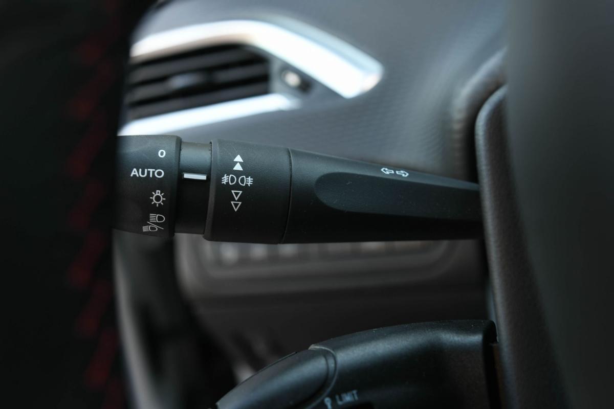 peugeot-208-2016-gasolina-1199cc