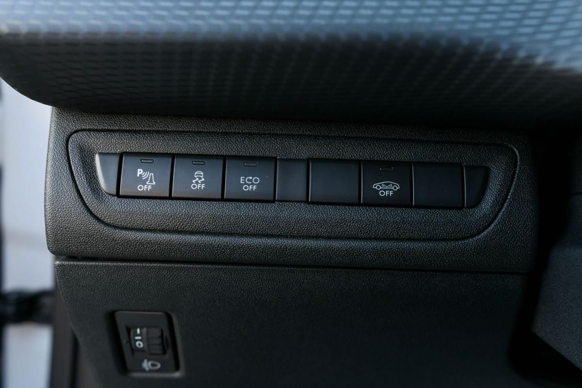 peugeot-208-2016-gasolina-1199cc