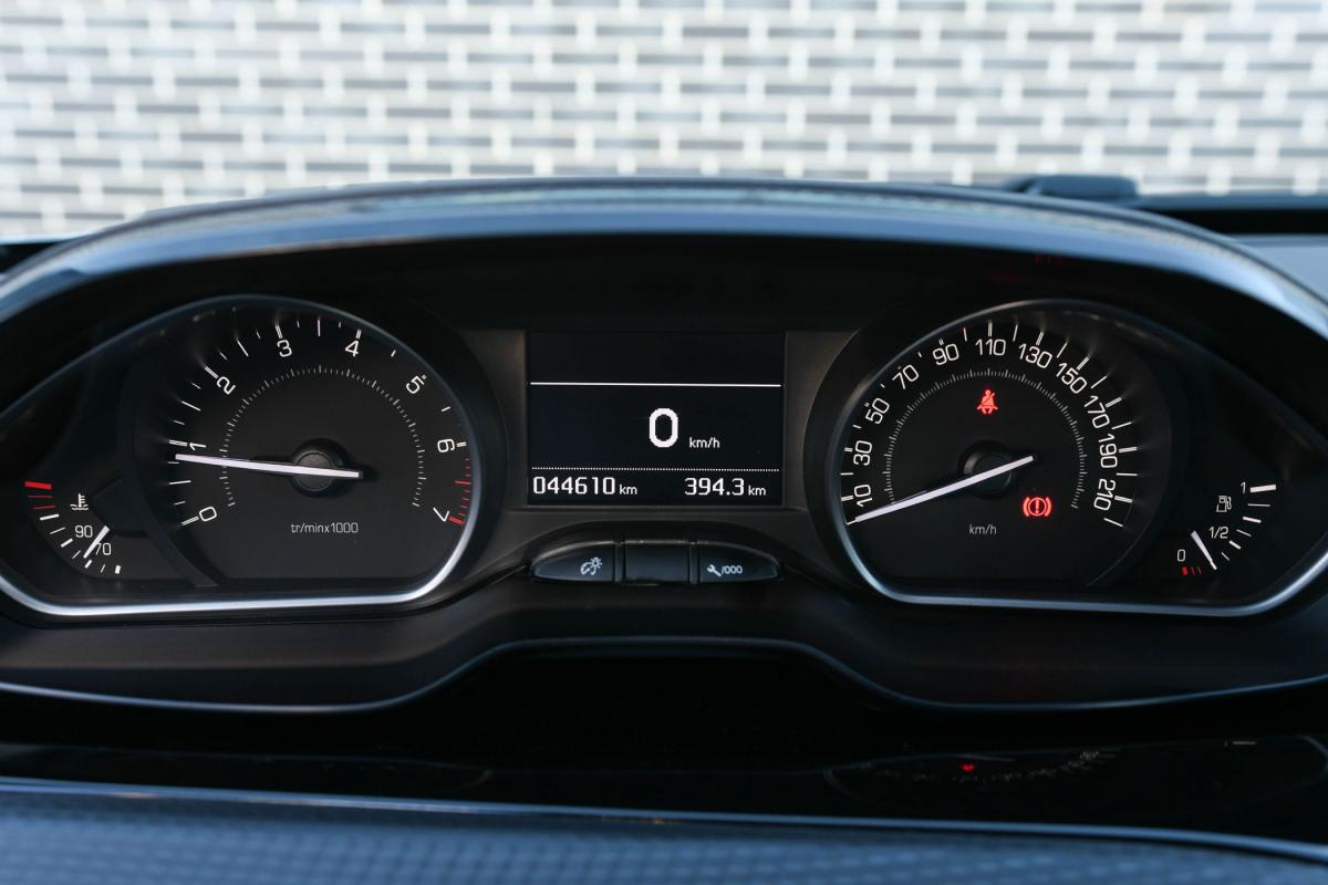 peugeot-208-2016-gasolina-1199cc