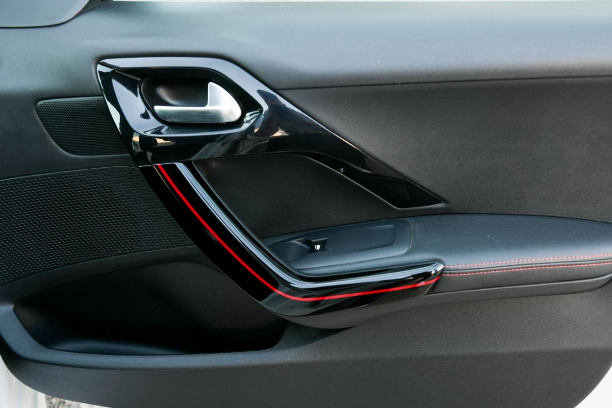 peugeot-208-2016-gasolina-1199cc