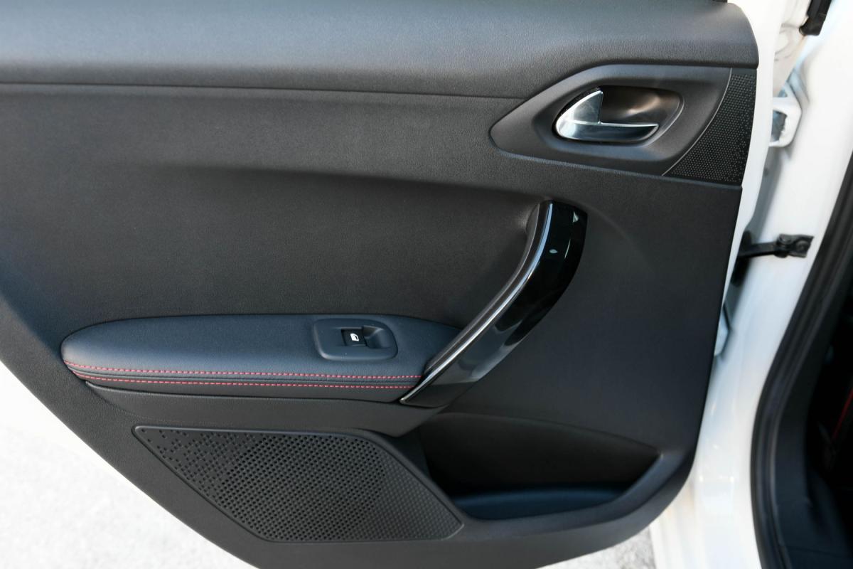peugeot-208-2016-gasolina-1199cc