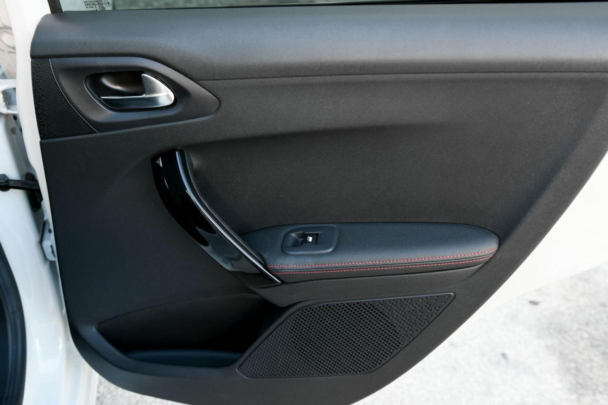 peugeot-208-2016-gasolina-1199cc