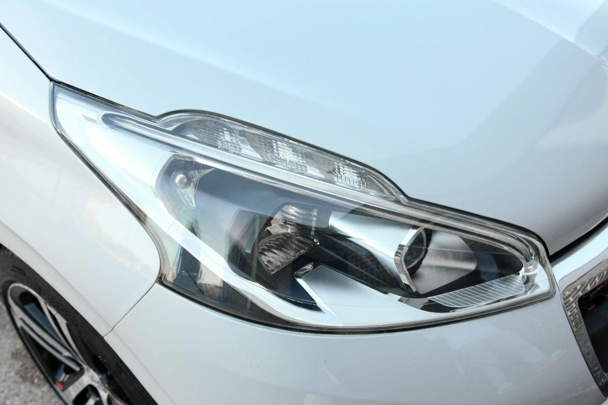 peugeot-208-2016-gasolina-1199cc
