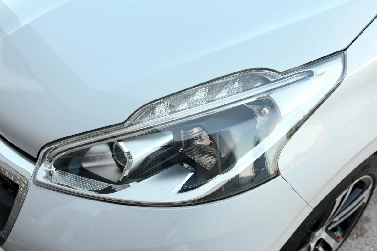 peugeot-208-2016-gasolina-1199cc
