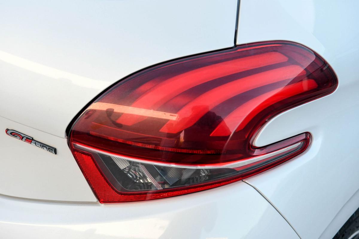 peugeot-208-2016-gasolina-1199cc