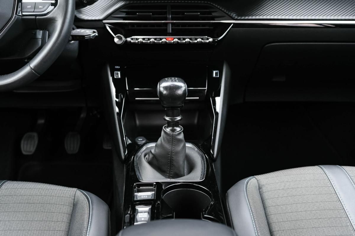 peugeot-2008-2022-gasolina-1199cc