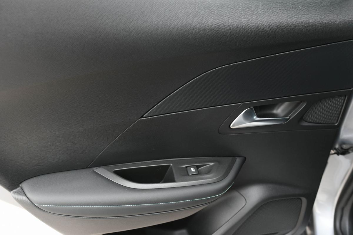 peugeot-2008-2022-gasolina-1199cc